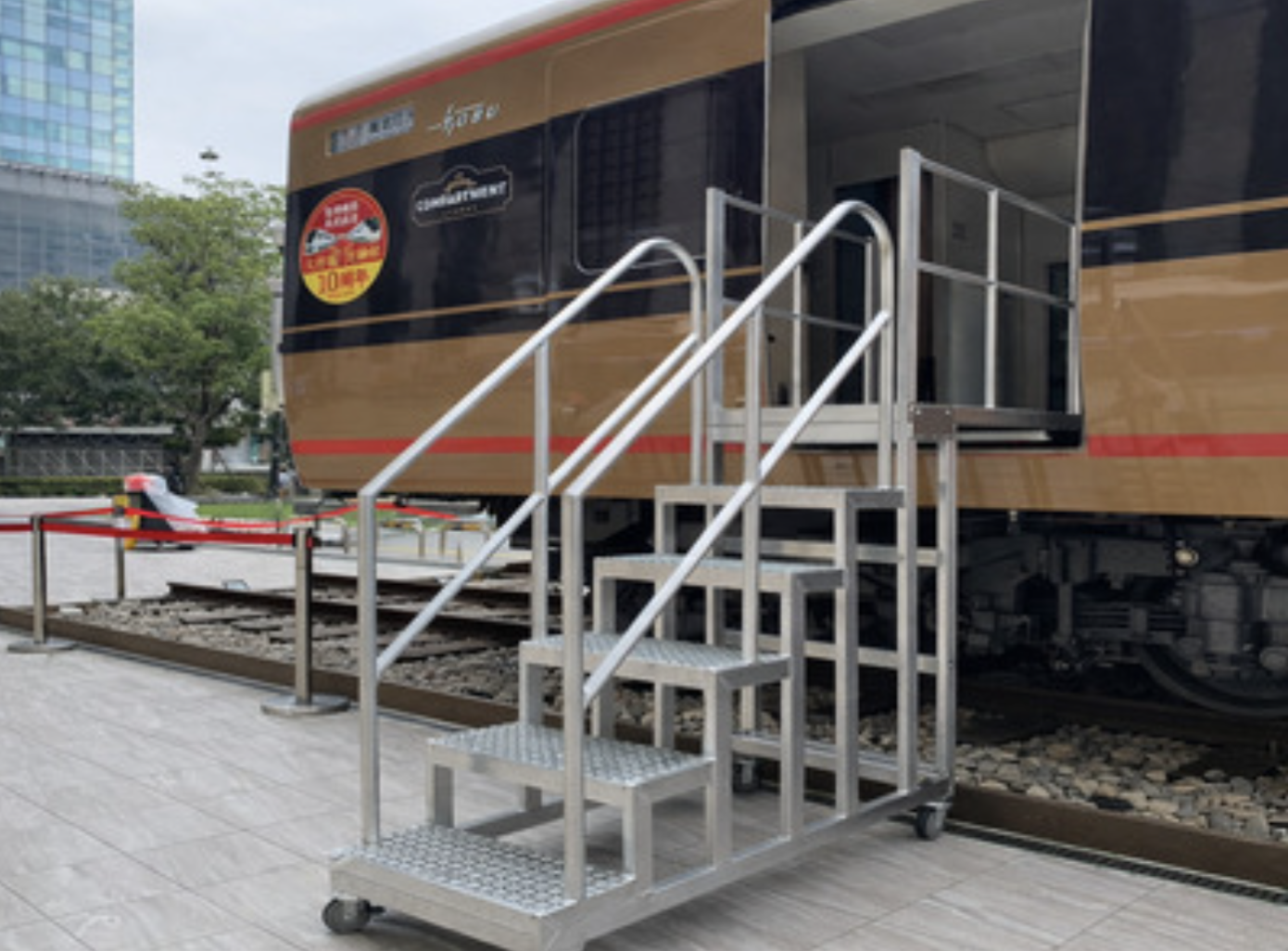 【品牌實績】國家級鐵道慶典指定：金合豐客製化鋁梯如何解決「日光詣SPACIA」的展示登梯需求？